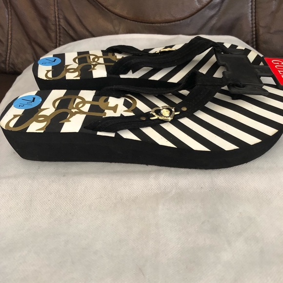 NEW  GUESS flip flops in black & white stripes, size 7.5 - Picture 3 of 3